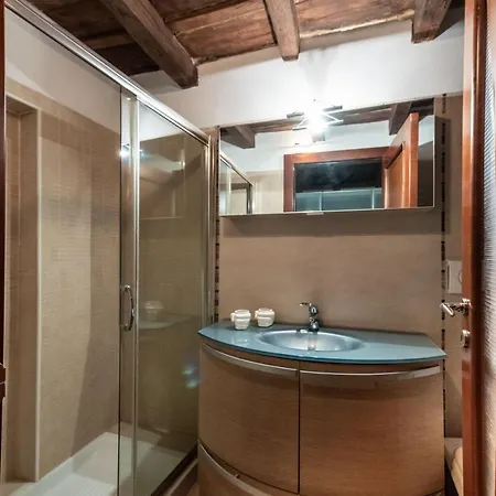 Bella Elena - Jewish Ghetto Apartment